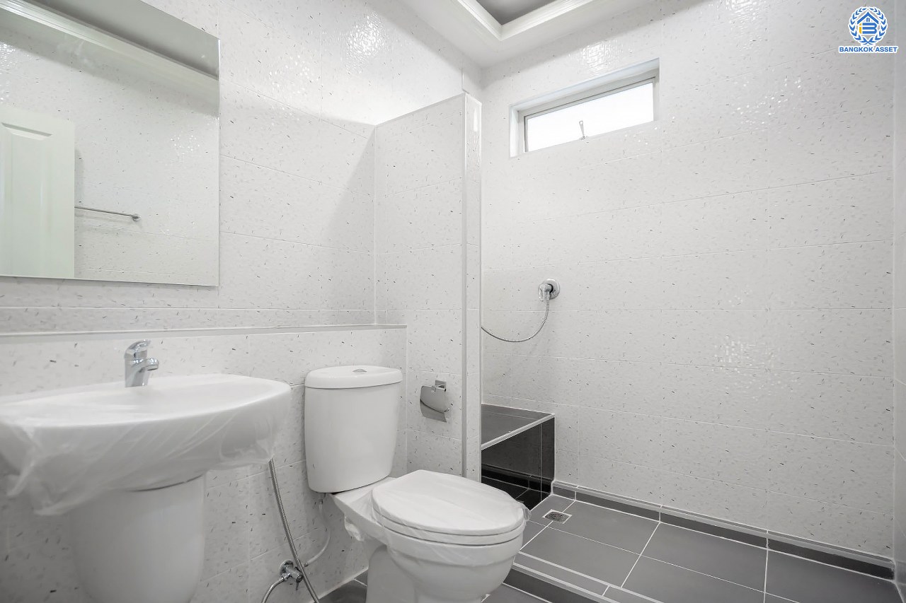 บ้านมือสองตกแต่งใหม่ โครงการ ชัยพฤกษ์ เพชรเกษม81 หลังมุม แบรนด์ Land&Houses พร้อมรองรับทุกความสุข บนเนื้อที่ 63.3 ตร.ว. ฟังก์ชัน 3 ห้องนอน 3 ห้องน้ำ 1 ห้องอเนกประสงค์ 2 ที่จอดรถ ทำเลเดินทางสะดวก เชื่อมต่อถนนเพชรเกษม ถนนมาเจริญ และใกล้ทางด่วน "เพชรเกษม"